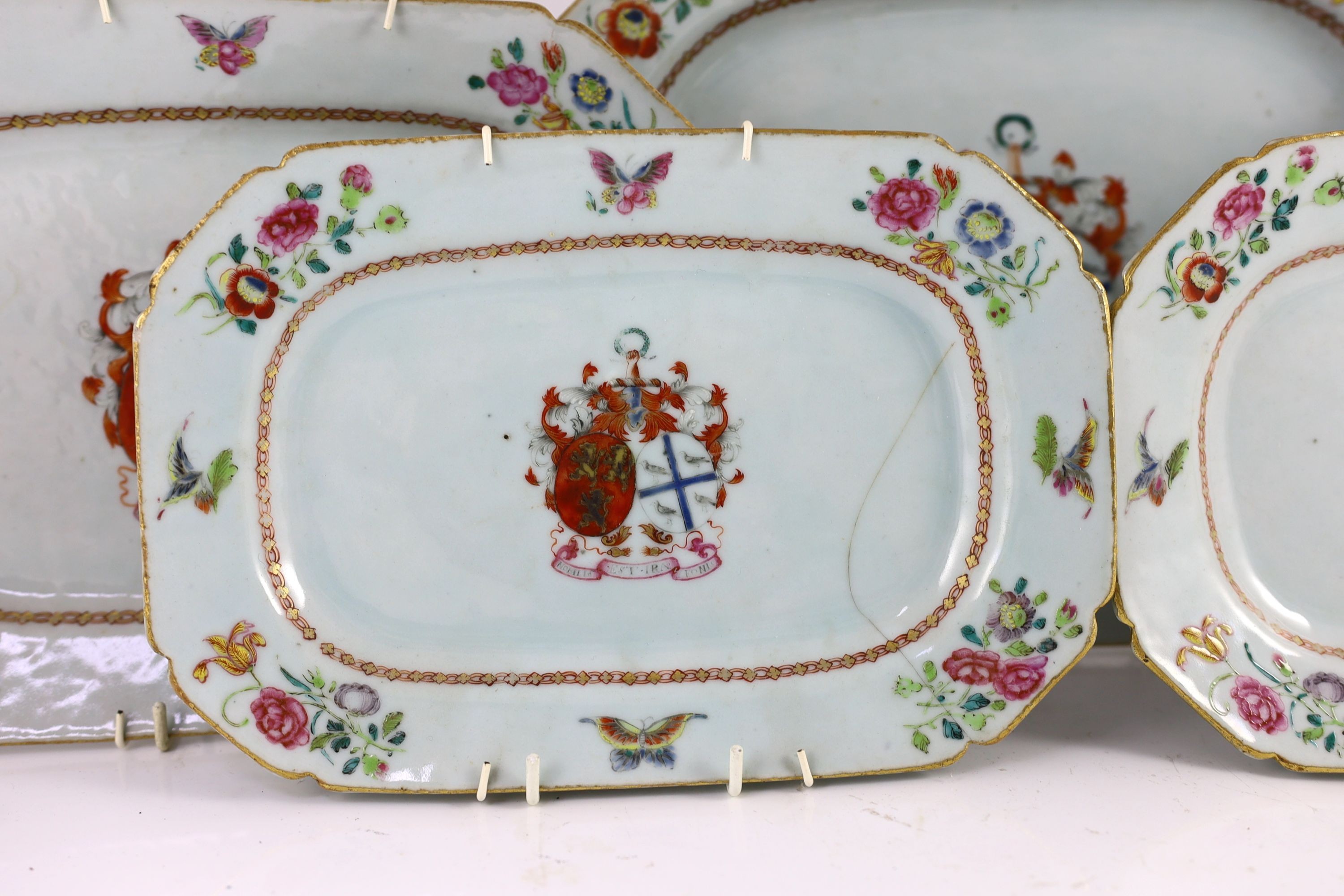 A set of five Chinese Armorial meat plates, circa 1755, with painted central Ross Family Coat of Arms, with motto - 'Nobilis Est Ira Leonis' 26 cm – 33 cm, some cracks